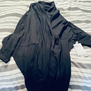 New with tag! Gorg athleta cocoon wrap.